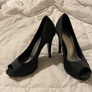 Lulu Townsend black silk peep toe heals